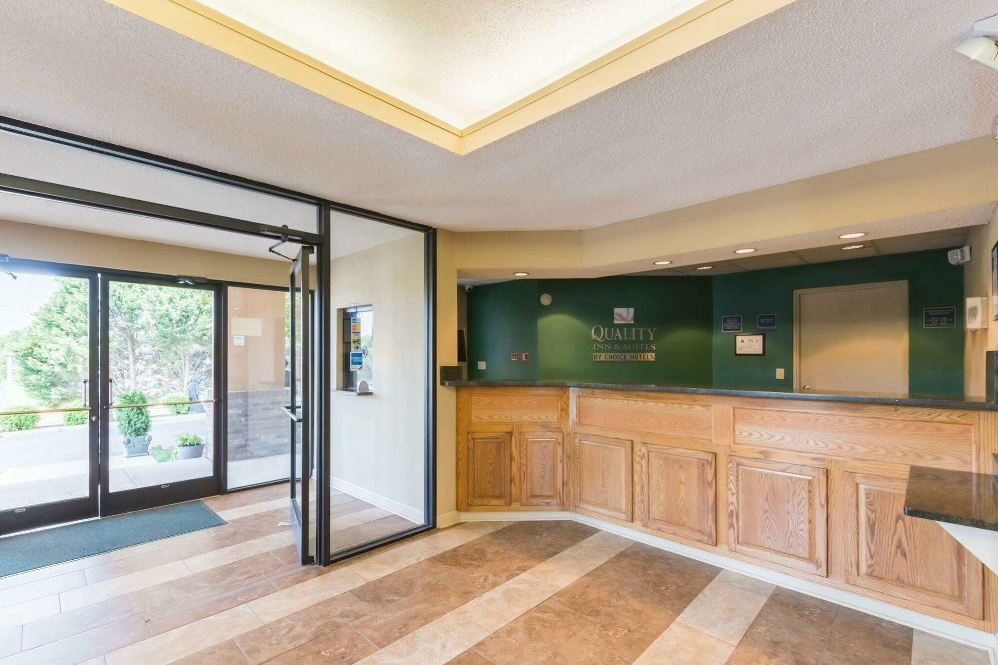 Quality Inn & Suites רוקינגהם מראה חיצוני תמונה