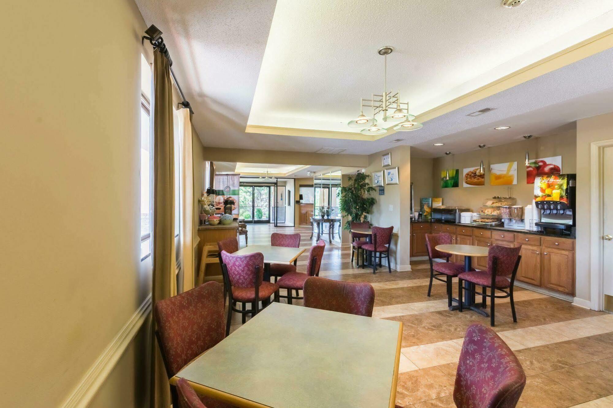 Quality Inn & Suites רוקינגהם מראה חיצוני תמונה